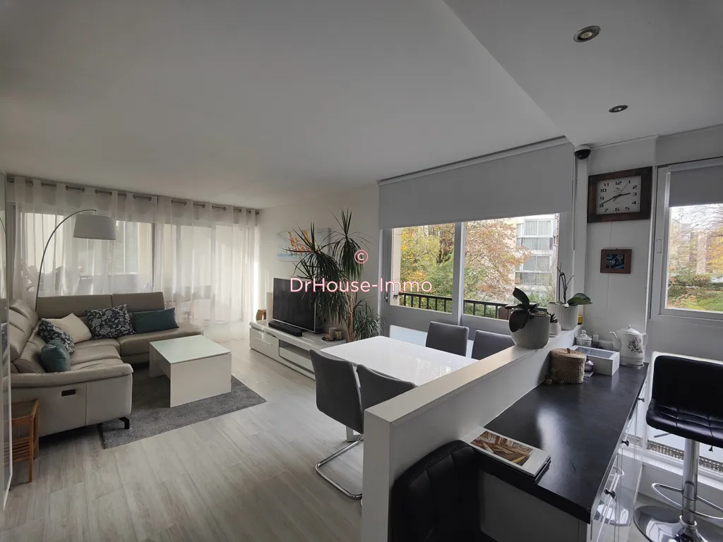 Elutuba - Spacious Flat with Pool in Le Chesnay-Rocquencourt