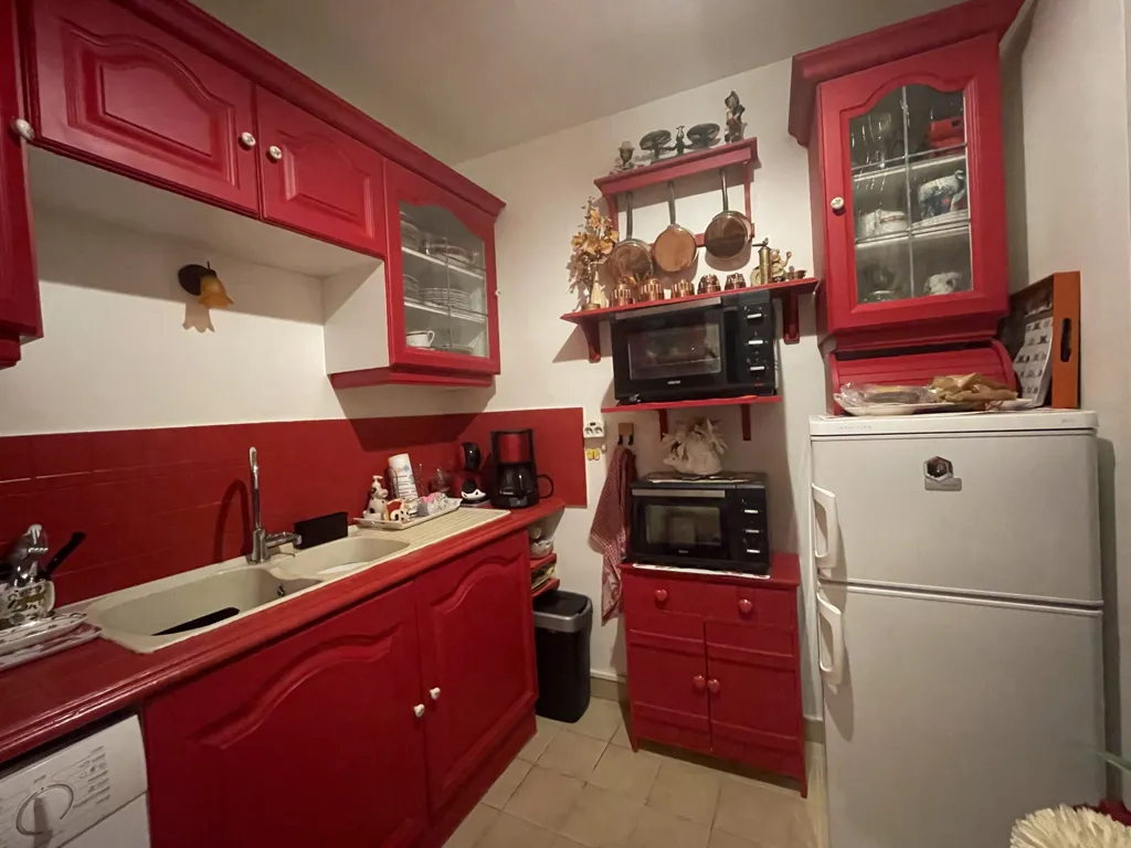 Köök - 2-Bedroom Apartment in Vichy with Balcony