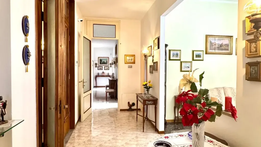 Entrée - Trilocale with Terrace in Central Empoli
