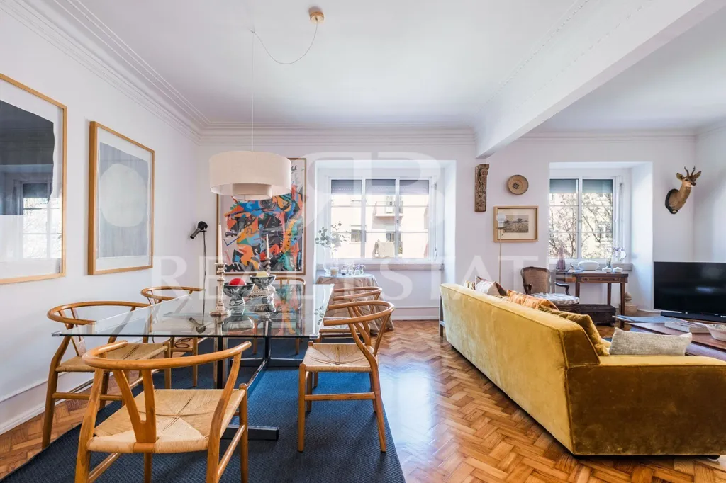 Living Room - Renovated Apartment with River View in Restelo