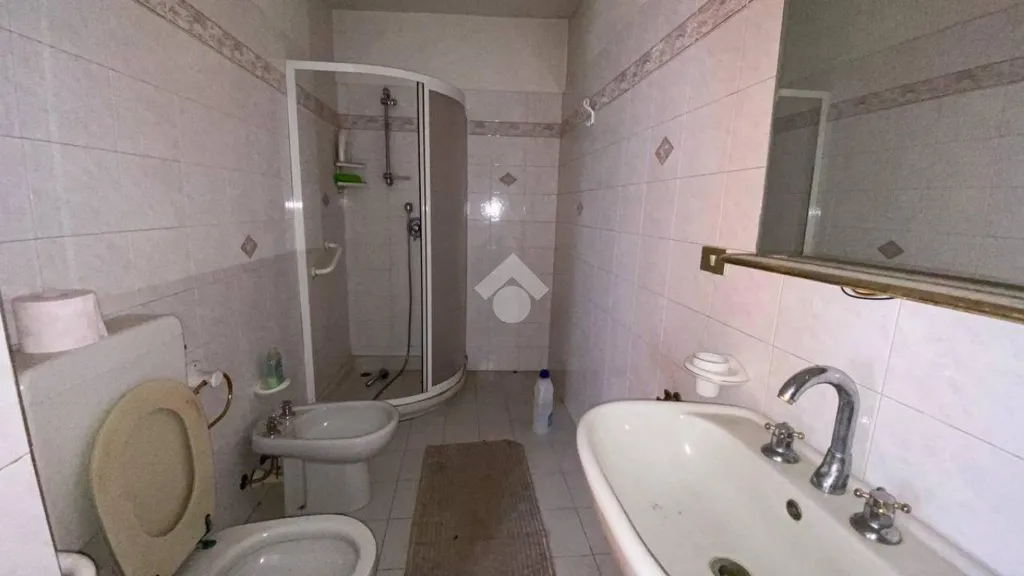 Salles de bain - Apartment with Terrace in Central Brossasco