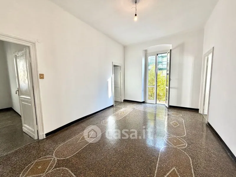 Pièces - Apartment with Balcony in Genoa's Sestri Ponente