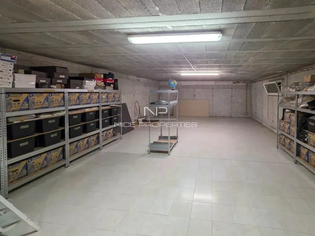 Garage - Villa avec Vue Montagne et Piscine à Giraud