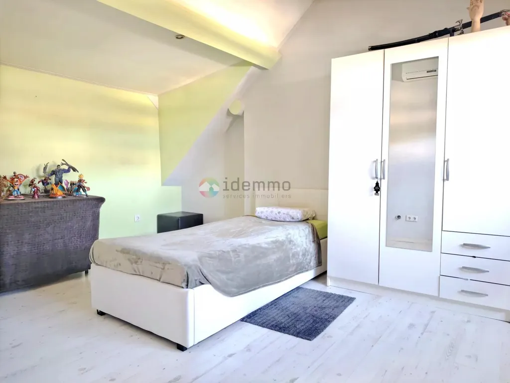 Chambres - Maison avec Terrasses et Bassin à Niederkorn