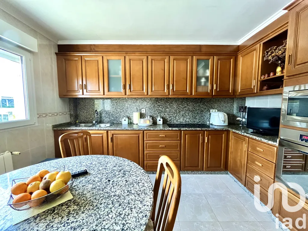 Köök - Spacious House with Extensive Garden in Coirós