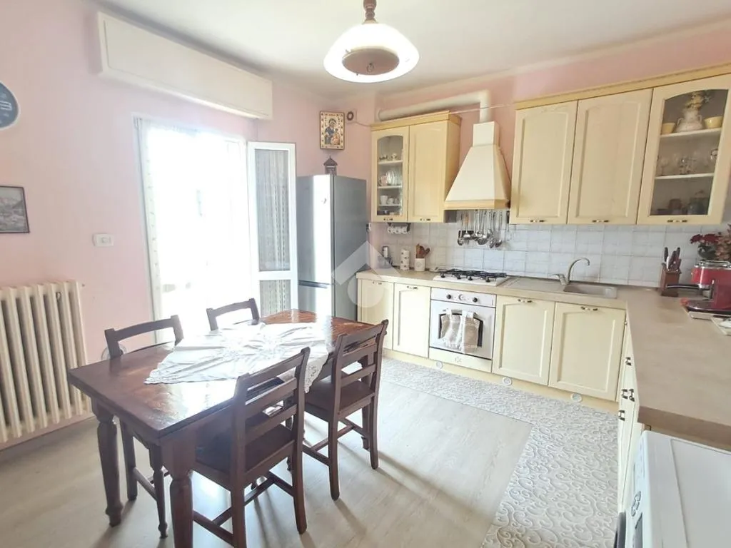 Cuisine - 3-Bedroom Apartment with Balcony in Medicina