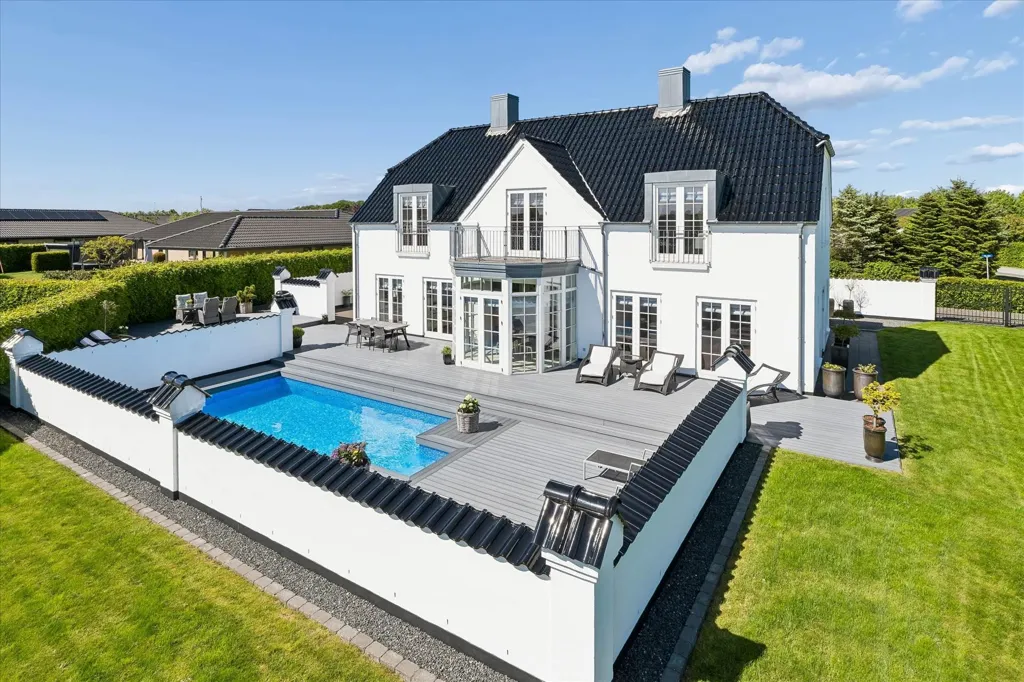 Õhuvaade - Contemporary Villa with Garden in Daugård