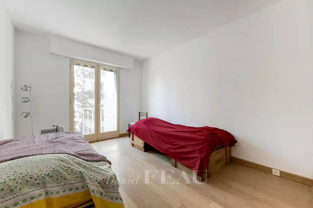 Bedrooms - Mansart-Style Apartment with Balcony in Versailles
