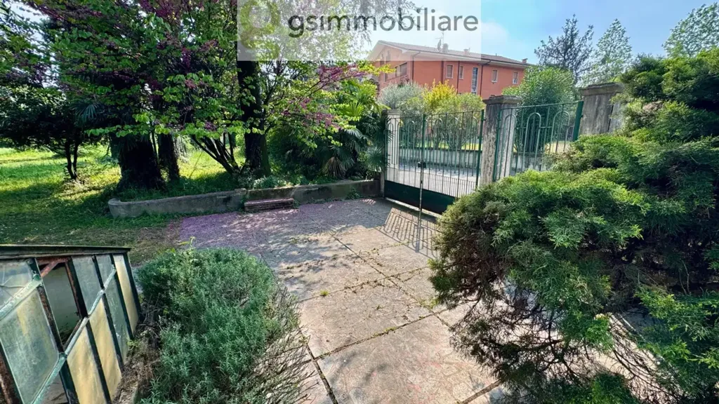 Spacious Apartment with Garden View in Brescia