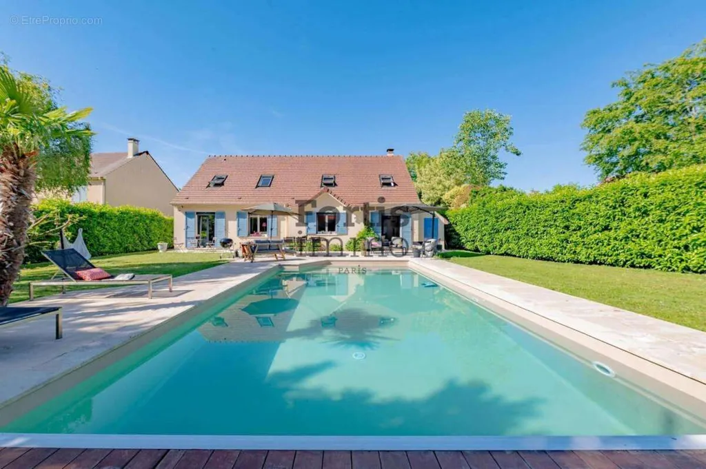 Piscine - Maison avec Piscine et Jardin à Etiolles