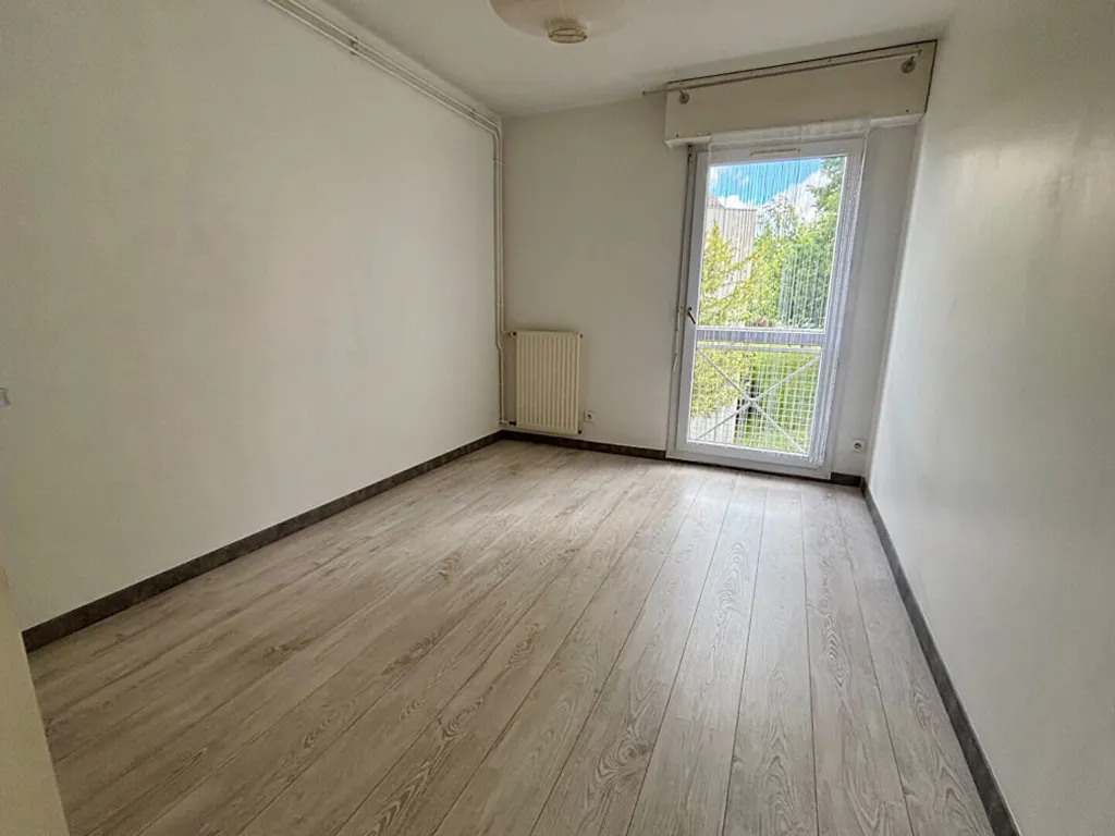 Toad - 4-Piece Apartment with Parking in Chartres