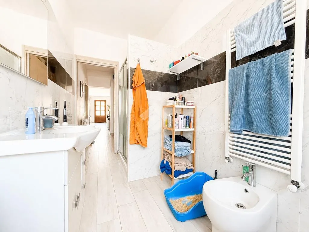 Bathrooms - Modernised Two-Bedroom in Palazzo Pignano