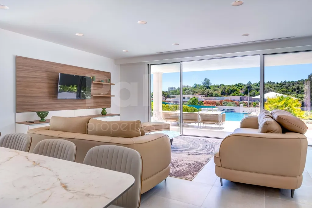 Elutuba - Luxury Villa with Heated Pool in Central Alvor