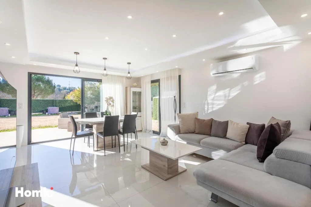 Séjour - Maison T6 avec Terrasse et Jardin à Marseille