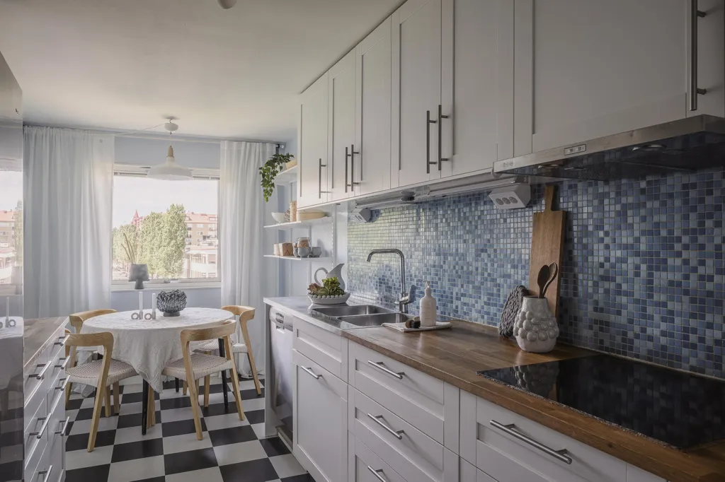 Kitchen - Apartment with Balcony in Stampen, Gothenburg