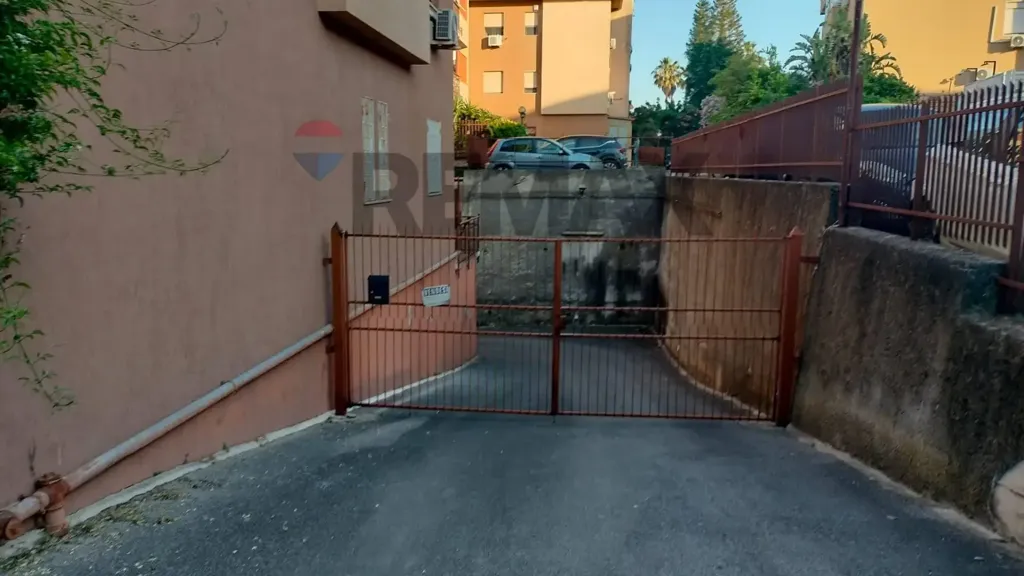 Exterior - Garage with Double Parking in Palermo