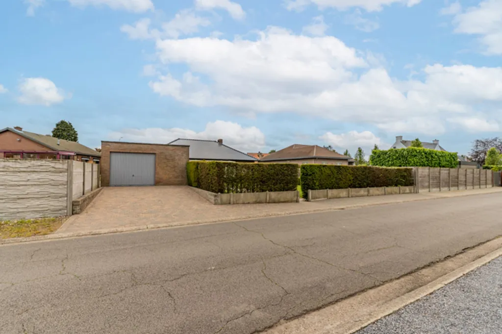Extérieur - Maison avec Terrasse et Garage à Dessel