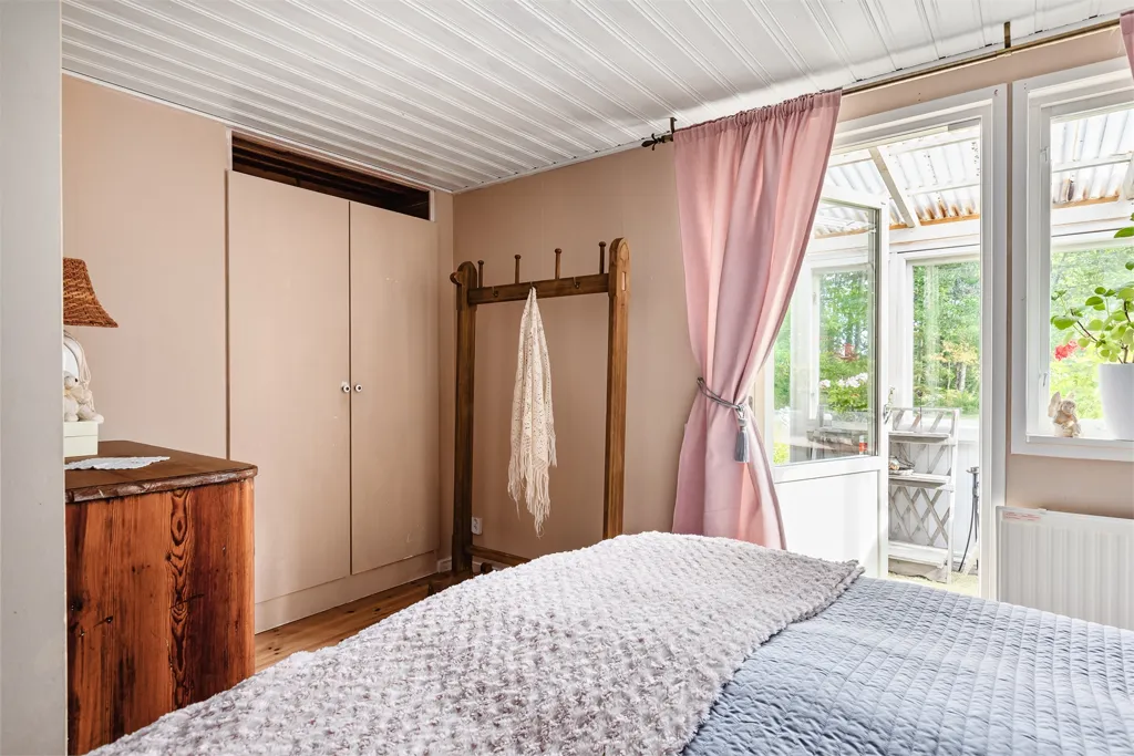 Magamistoad - Charming Cottage with Private Pier near Katrineholm