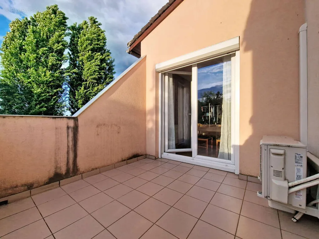 Terrazza - 3-Bed Apartment with Terrace in Gières