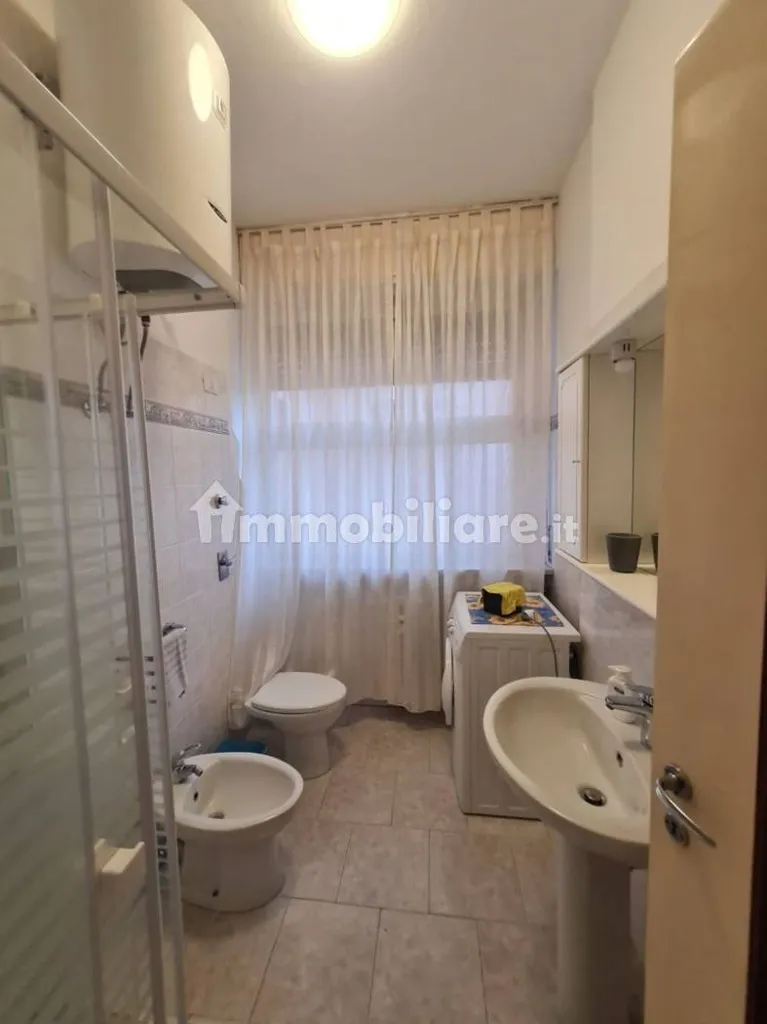 Salles de bain - Fully Furnished Flat with Balcony in Novara