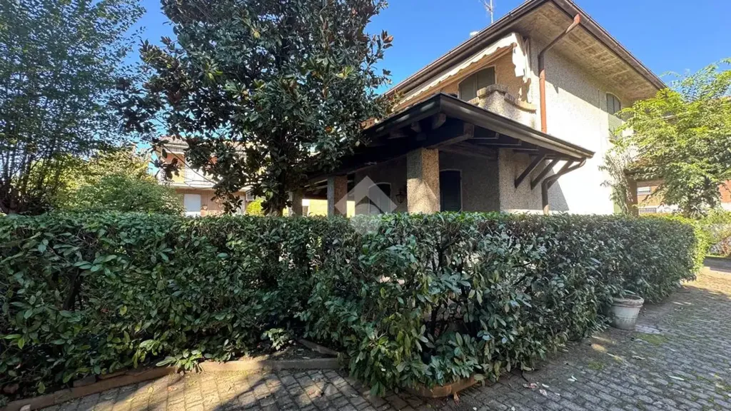 Välivaade - Traditional Villa with Garden in Rubiera