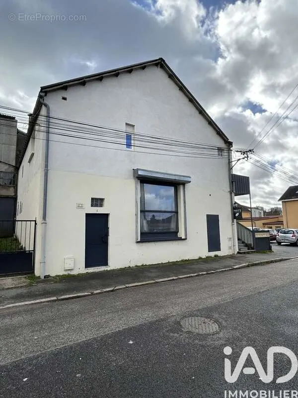 Esterno - Mixed-Use Building with Parking in Montceau-Les-Mines