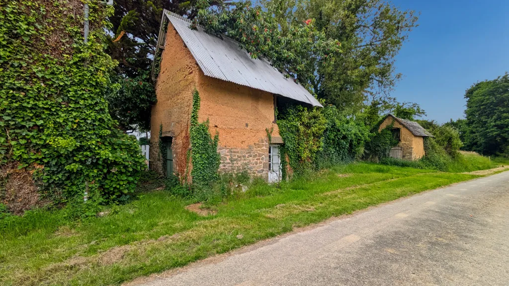 Esterno - House with Two Properties and Land in Dingé