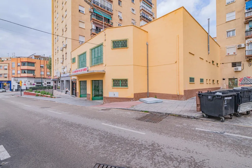 Extérieur - Edified Plot with Market in Málaga