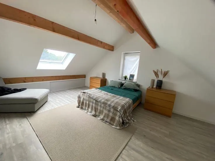Bedrooms - 6-Bed House with Solar Panels in Green Setting