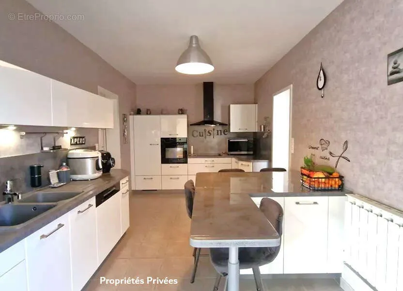 Köök - Functional House with Large Terrace in Le Gua