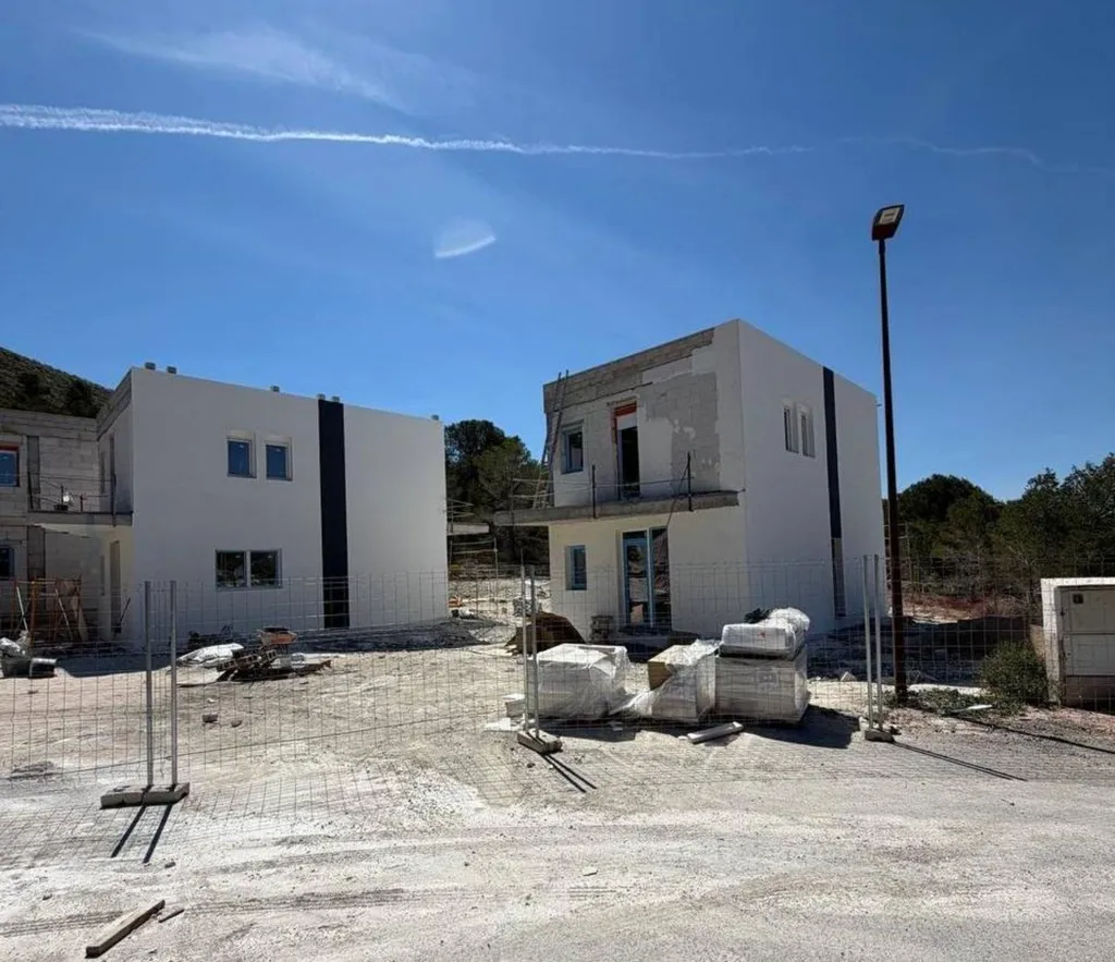 Exterior - Contemporary Villa with Pool in Finestrat