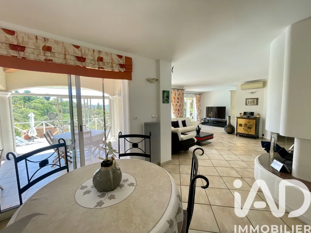 Sala da pranzo - House with Pool in Valcros, La Londe