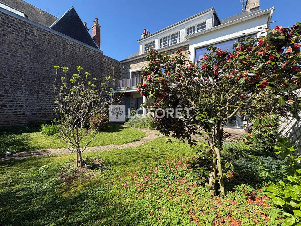 Jardin - Maison 6 pièces à Flers