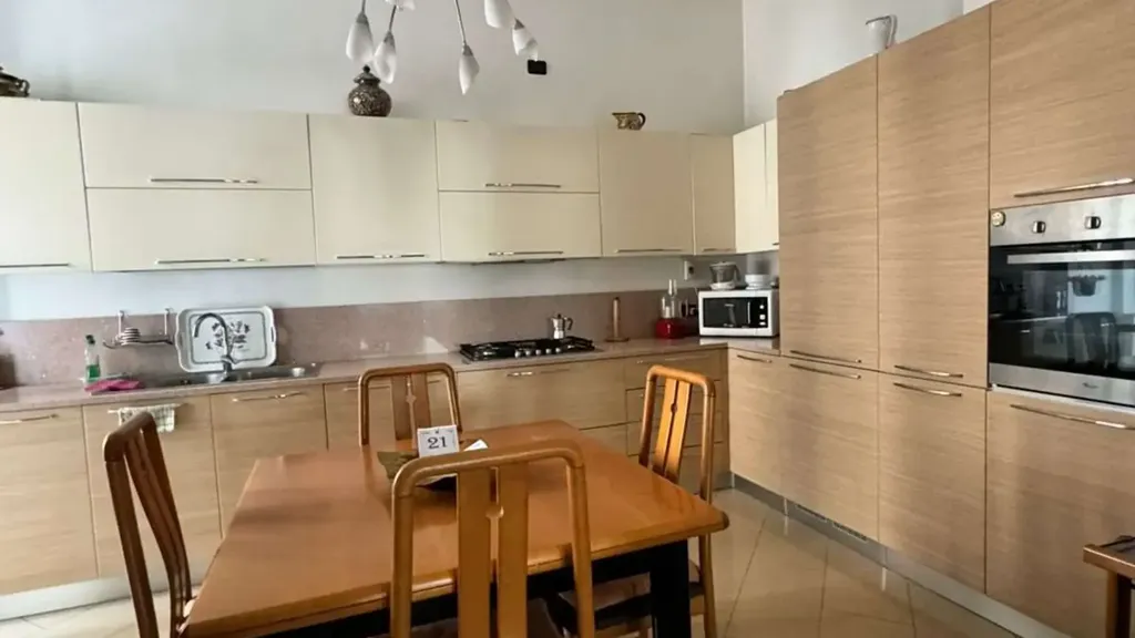 Cuisine - Spacious Apartment with Balcony in Mantua