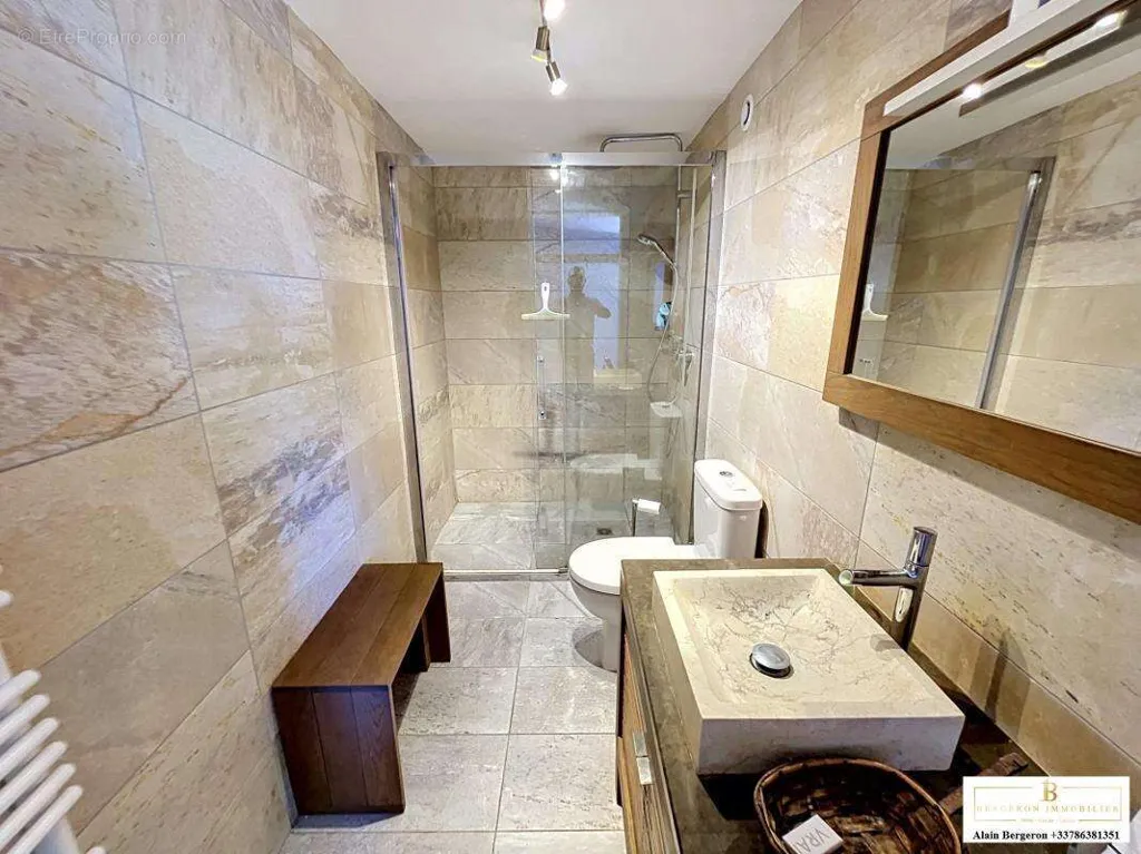 Salles de bain - Maison de Caractère avec Vue Mer à Spéracèdes
