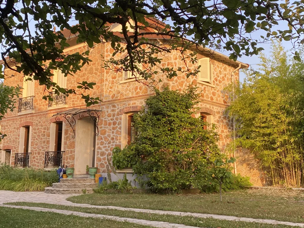Extérieur - Meulière avec Jardin dans le Quartier de la Hacquinière à Bures-sur-Yvette