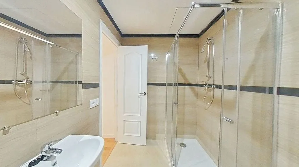 Apartment with Balcony in Sants, Barcelona