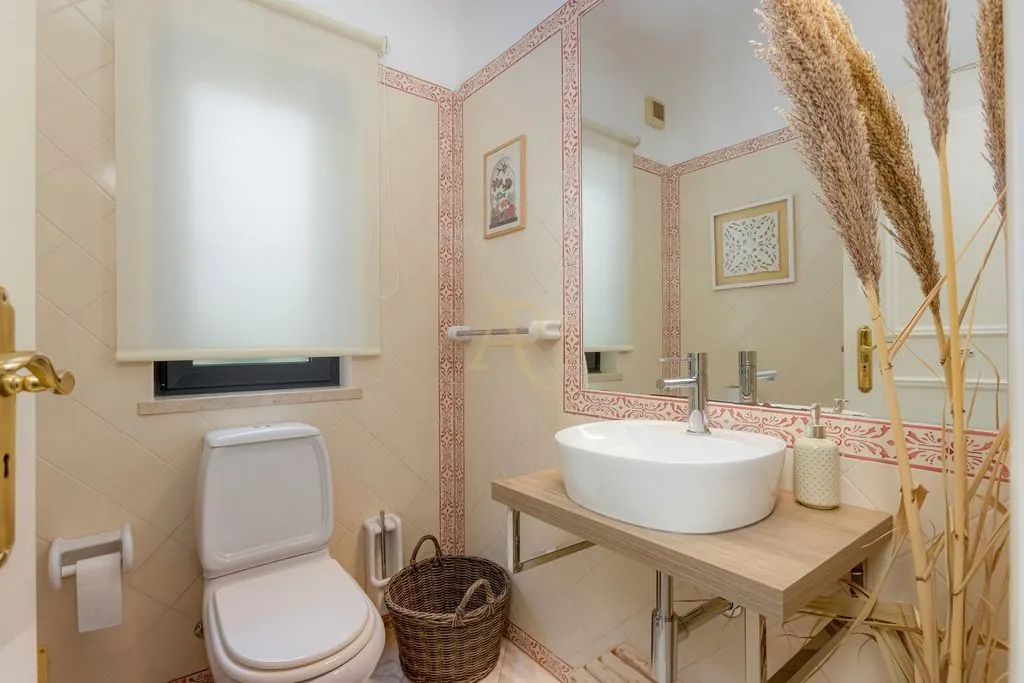 Salles de bain - Luxury Villa with Golf Access in Alvor