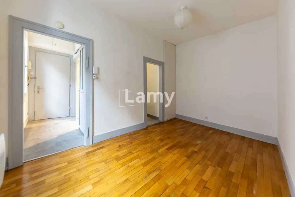 Stanze - Two-Bedroom Apartment with Intercom in Nice