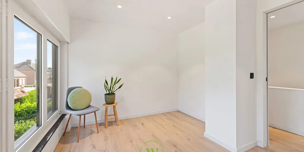 Esik - Modernised House with Garden in Izegem