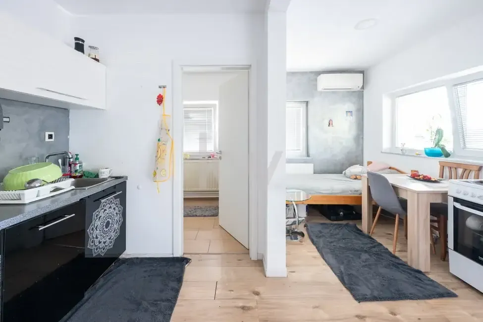 Cucina - Renovated Multi-Unit Building in Ljubljana
