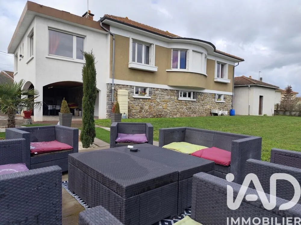 Terrace - Semi-detached House with Garden in Brioude