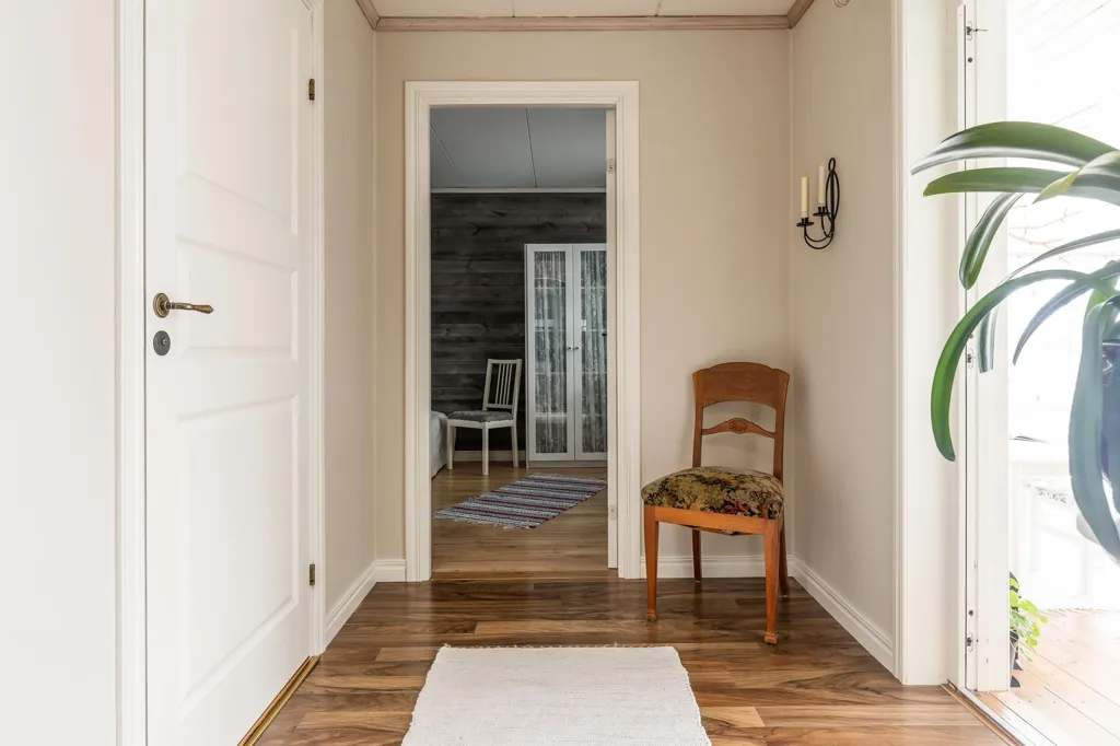 hallway_entrance