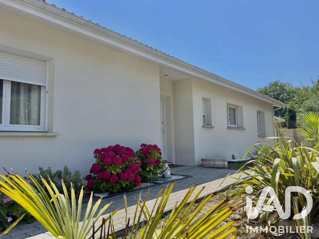 Välivaade - Contemporary Flat-Plan House with Pool in Belin-Béliet