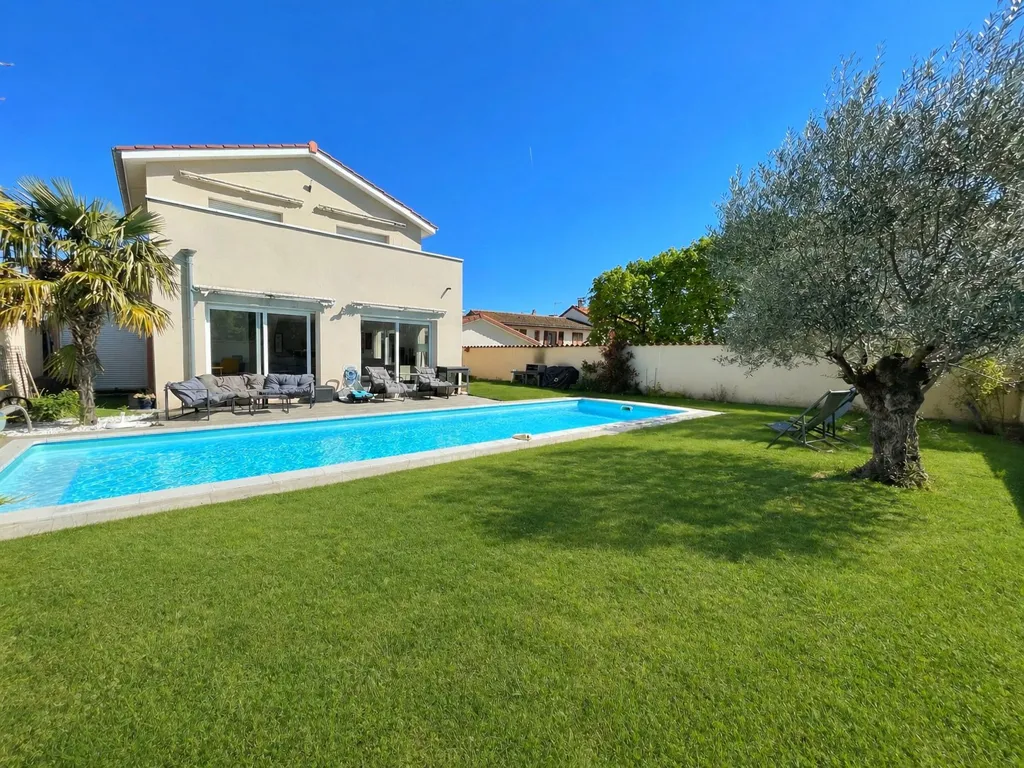 Jardin - Villa Contemporaine avec Piscine au Calme