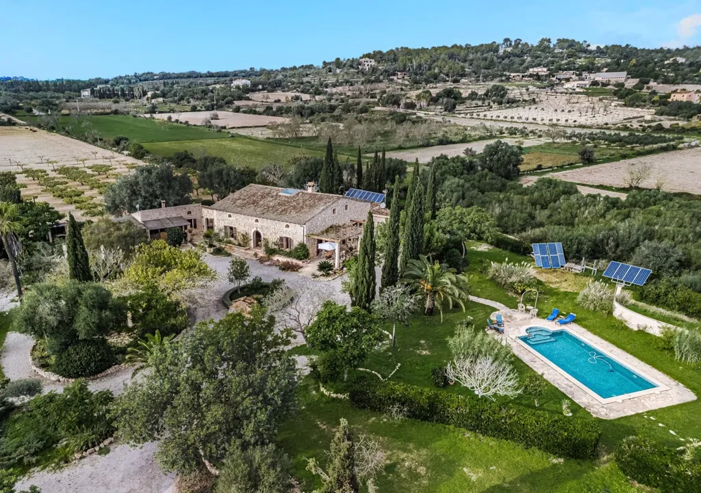 Vue aérienne - Solar-Powered Country House with Mountain Views in Porreres