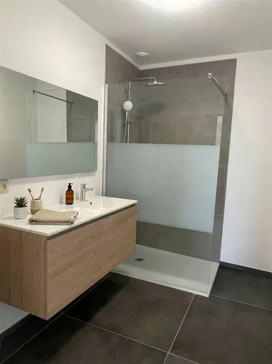 Salles de bain - Appartement à Bastogne, Rue des Trinitaires