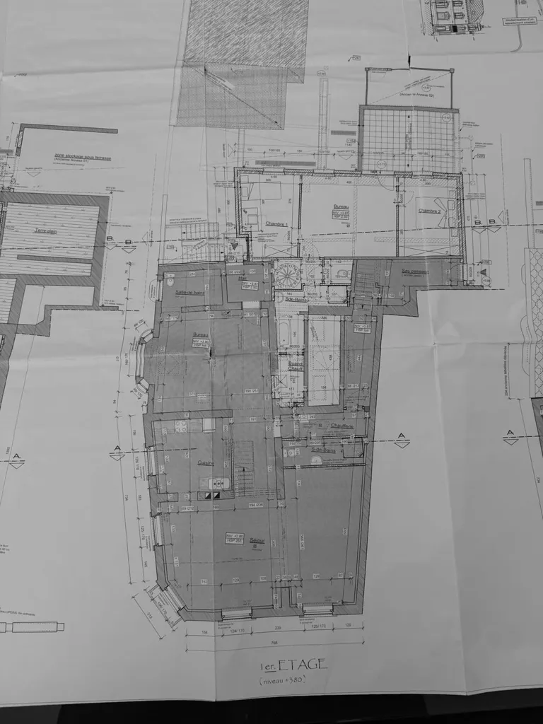 Plaan - Mixed-Use Building with Garden in Lincent
