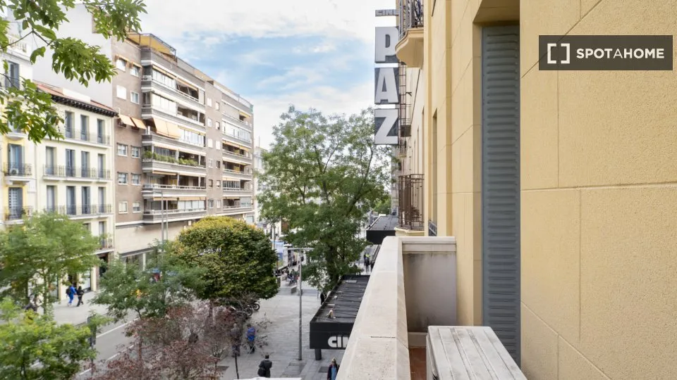 Balcon - Shared Room with Kitchen in Arapiles, Madrid