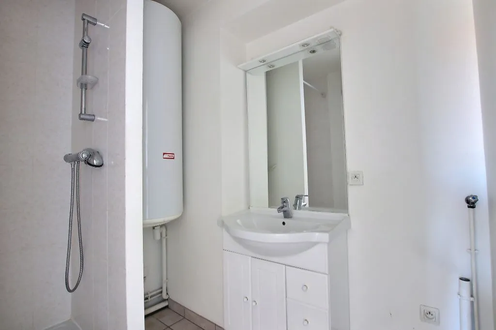 Salles de bain - Appartement F2 avec Parking à Clermont-Ferrand